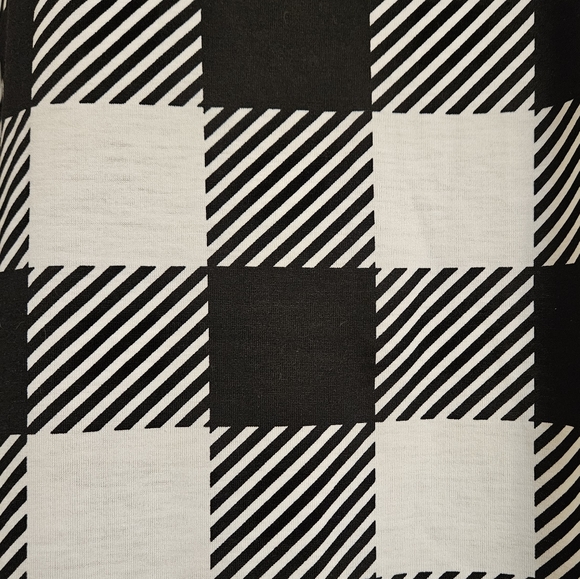 LuLaRoe Classic T Houndstooth Black and White Pattern NWT Size XL - Picture 4 of 8